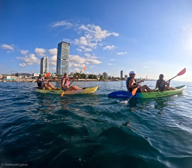 The best paddling days are not in the summer months 🌊🚣🏻🌆❄️